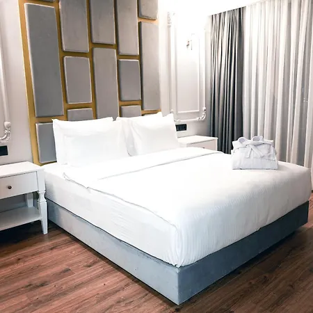 Hotel Flora 3*