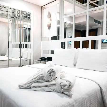 Flora Hotel 3*