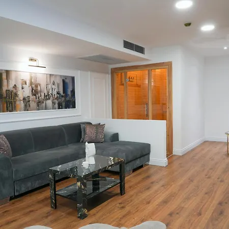 Flora Hotel 3*